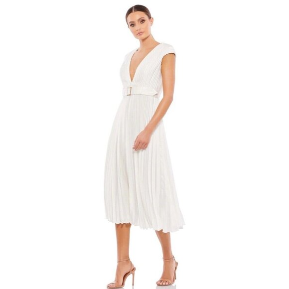 Elegant White Pleated Dress - Picture 1 of 14